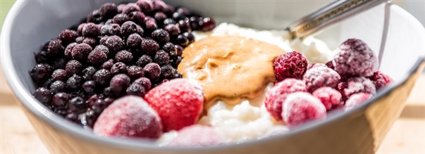 Proteinrig havregrd med topping